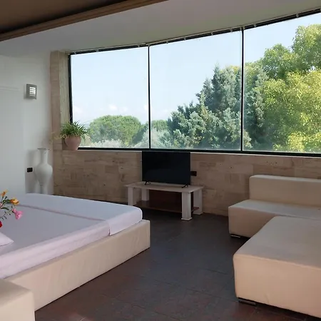 Hotel Different Divjake